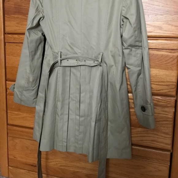 Banana Republic Classic Trench - Picture 4 of 4